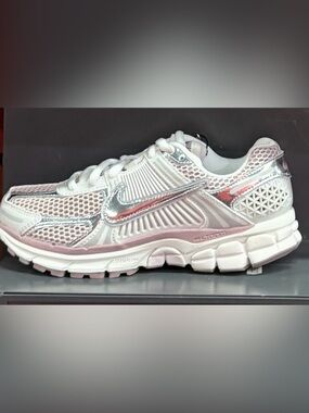 Nike Zoom Vomero 5 - Metallic Silver Platinum Violet (Women’s) - Sz 7 - 9